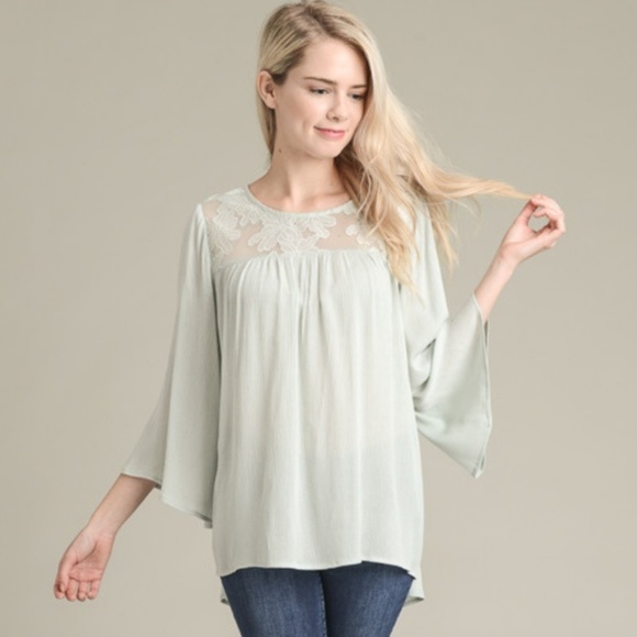 DOE & RAE Sage Green Flowing Lace Inset Blouse NWT - Picture 6 of 6